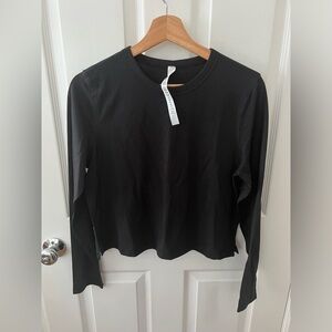 NWOT lululemon long sleeve tee. Size 6